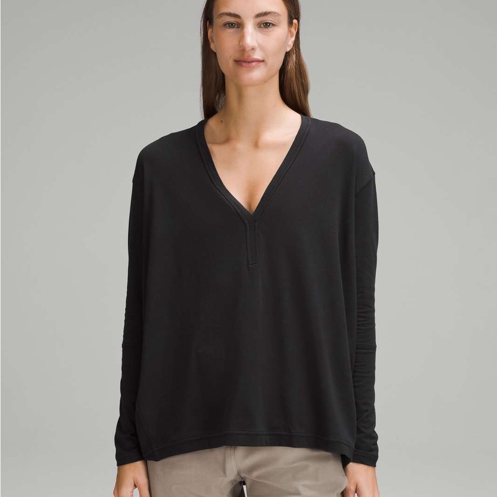 LULU🍋 Back In‎ Action Vneck Shirt